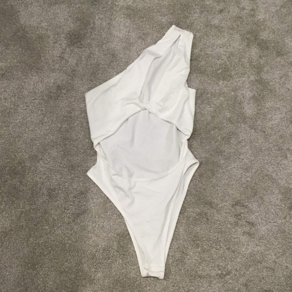 SHEIN White One-Shoulder Kids One-Piece Swimwear